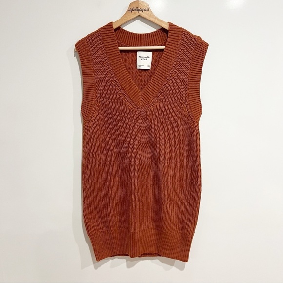 Abercrombie & Fitch Sweater Vest Mini Dress in burnt orange - Picture 2 of 8